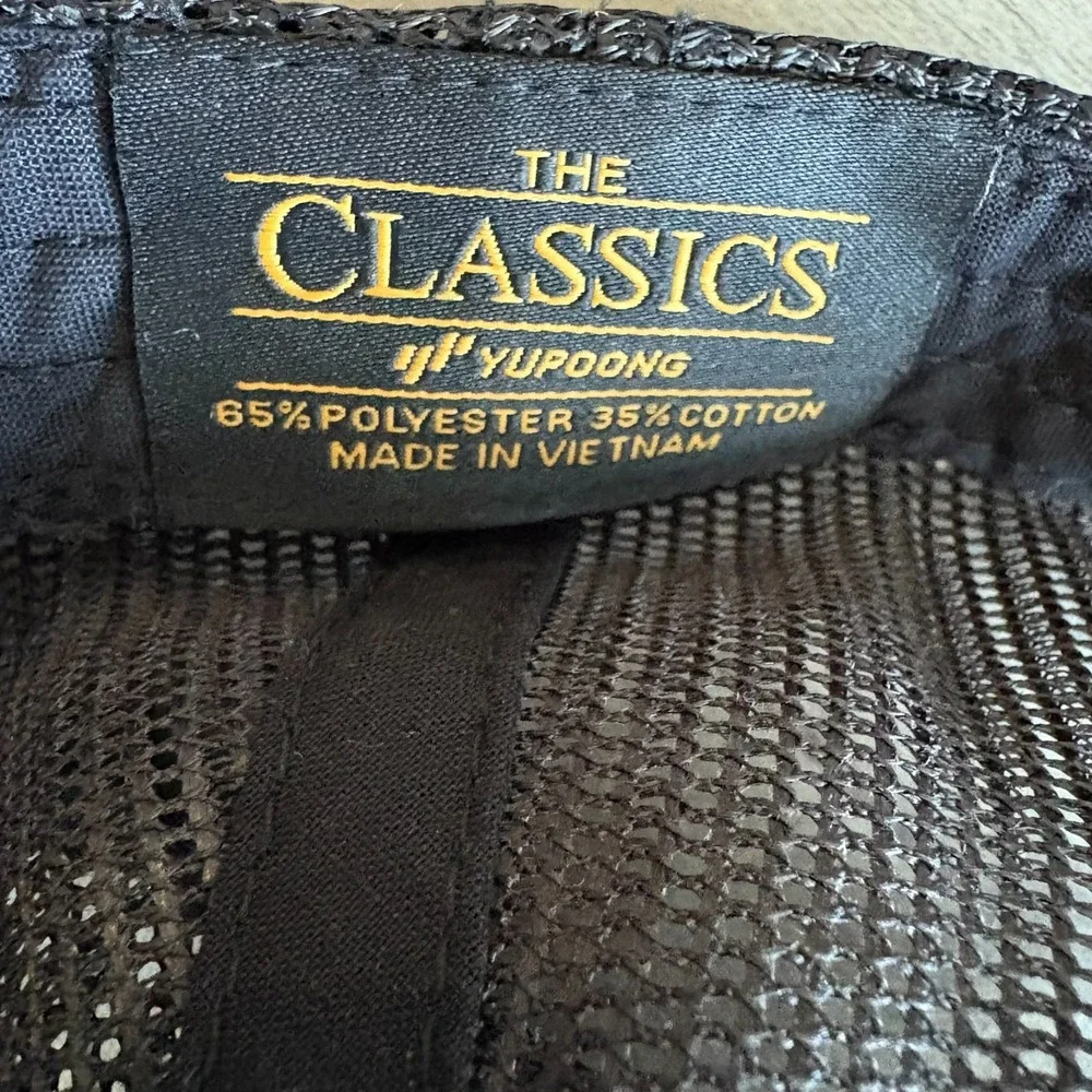 King Ruck Skull Black‎ Trucker Hat Snapback Yupoong The Classics Mesh Cap